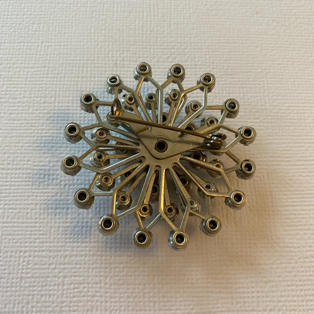 Vintage Rhinestone Star Brooch - Picture 4 of 4